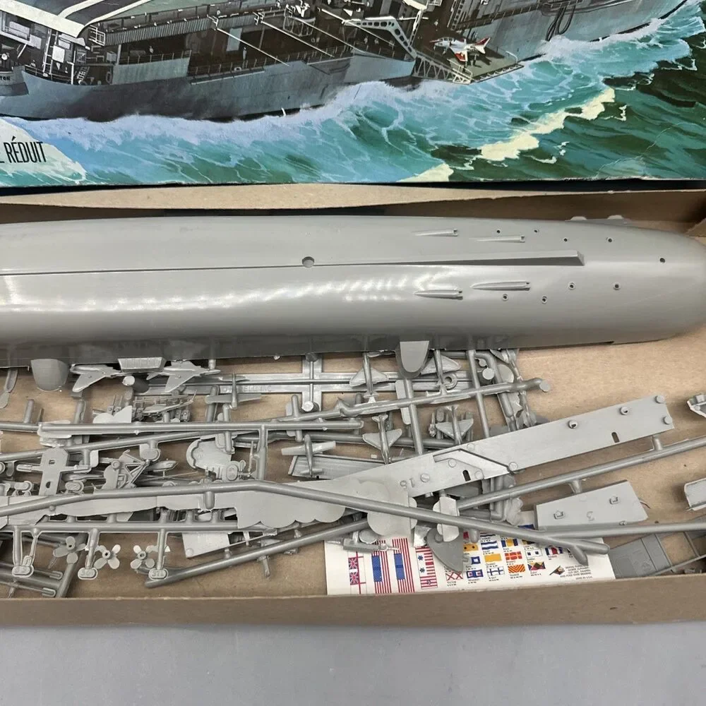Vintage 1975 Revell USS Lexington Aircraft Carrier Model Kit H-444 20
